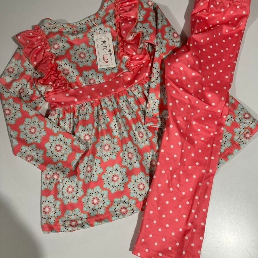 New Pete & Lucy 2 pc Set w/leggings Size 4